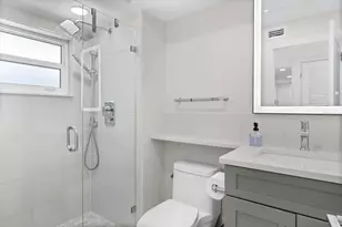 800 Benjamin Franklin Dr, Sarasota, FL 34236 - Photo 16