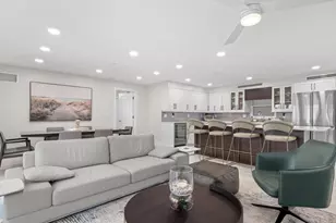 800 Benjamin Franklin Dr, Sarasota, FL 34236 - Photo 10