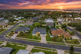 405 Bayside Ln, Nokomis, FL 34275 - Photo 2