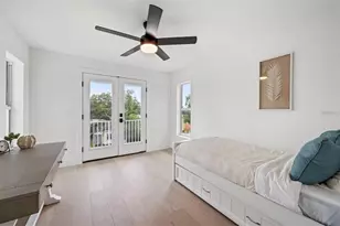 1647 Siesta Dr, Sarasota, FL 34239 - Photo 32