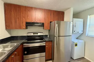 409 57th Ave Dr E, Bradenton, FL 34203 - Photo 4