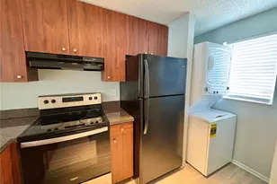 408 57th Ave Dr E, Bradenton, FL 34203 - Photo 4