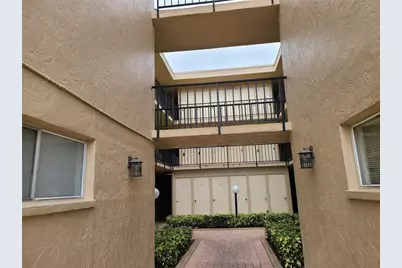 2763 Woodgate Lane #204, Sarasota, FL 34231 - Photo 2