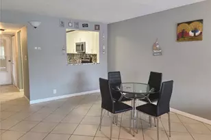 2763 Woodgate Ln, Sarasota, FL 34231 - Photo 12