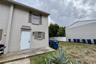 408 57th Ave Dr E, Bradenton, FL 34203 - Photo 1
