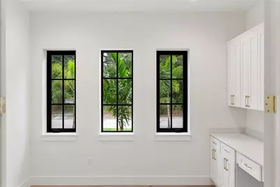 3800 Flores Avenue, Sarasota, FL 34239 - Photo 22