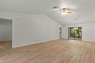 2127 Worrington St, Sarasota, FL 34231 - Photo 2