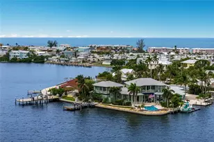 522 Bayview Dr, Holmes Beach, FL 34217 - Photo 4
