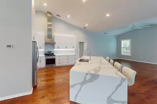 4824 Hanging Moss Ln, Sarasota, FL 34238 - Photo 8