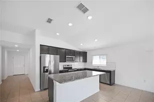 3540 74th Ave Cir E, Sarasota, FL 34243 - Photo 10