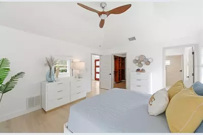 4401 Little John Trail, Sarasota, FL 34232 - Photo 18
