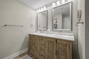 5408 Eagles Point Cir, Sarasota, FL 34231 - Photo 26
