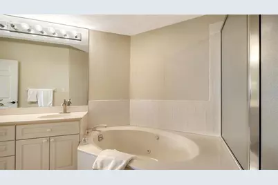 5420 Eagles Point Circle #206, Sarasota, FL 34231 - Photo 26