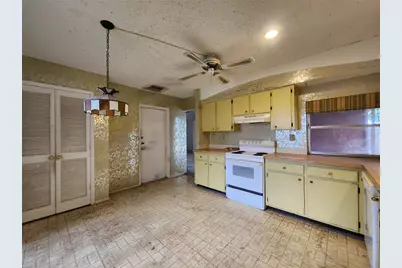 848 Ponderosa Pine Lane, Sarasota, FL 34243 - Photo 8