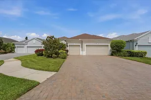3613 Woodcliff Lk Ter, Sarasota, FL 34243 - Photo 2