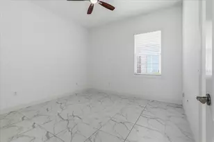 3613 Woodcliff Lk Ter, Sarasota, FL 34243 - Photo 44