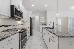 3613 Woodcliff Lk Ter, Sarasota, FL 34243 - Photo 16