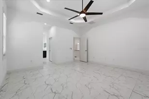 3613 Woodcliff Lk Ter, Sarasota, FL 34243 - Photo 32