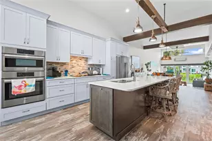3701 E Bay Dr, Bradenton Beach, FL 34217 - Photo 2