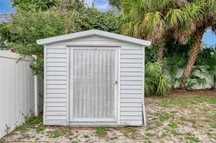 1110 Carmella Cir, Sarasota, FL 34243 - Photo 44
