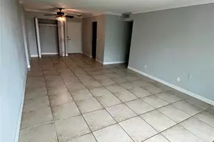 2610 Coconut Bay Ln Ln, Sarasota, FL 34237 - Photo 4