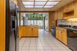 1028 Sylvia Ln, Tampa, FL 33613 - Photo 14