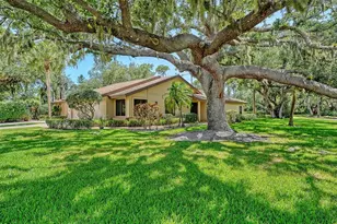4652 Oak Hollow Dr, Sarasota, FL 34241 - Photo 2