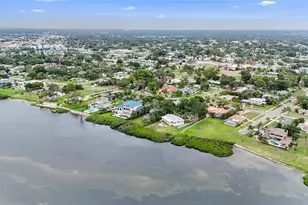 7538 Westmoreland Dr, Sarasota, FL 34243 - Photo 1