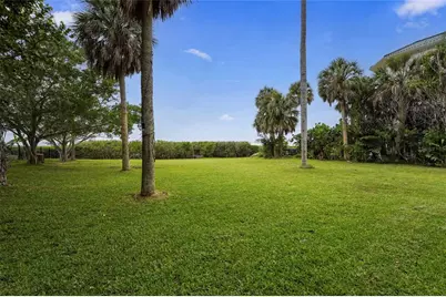7538 Westmoreland Drive, Sarasota, FL 34243 - Photo 2