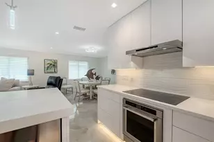 1900 Benjamin Franklin Dr, Sarasota, FL 34236 - Photo 12