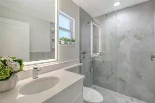 1900 Benjamin Franklin Dr, Sarasota, FL 34236 - Photo 26