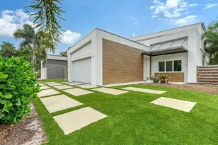 2138 Hawthorne St, Sarasota, FL 34239 - Photo 4