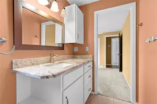 1006 De Leo Dr, Sarasota, FL 34243 - Photo 14