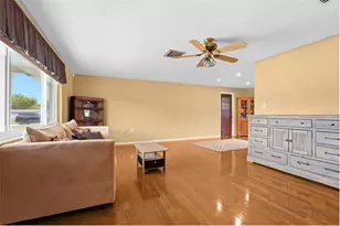 1006 De Leo Dr, Sarasota, FL 34243 - Photo 4