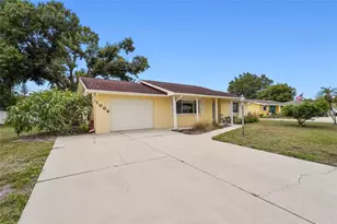 1006 De Leo Dr, Sarasota, FL 34243 - Photo 2