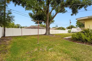 1006 De Leo Dr, Sarasota, FL 34243 - Photo 24