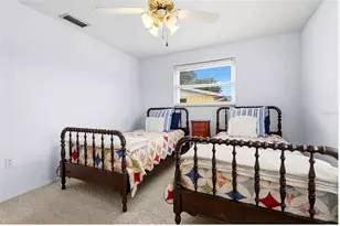1006 De Leo Dr, Sarasota, FL 34243 - Photo 12
