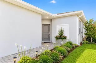 8710 St Kitts Cir, Englewood, FL 34224 - Photo 4
