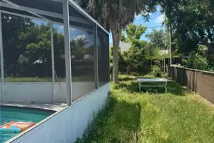 820 Pineland Ave, Venice, FL 34285 - Photo 14