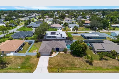 756 W Baffin Drive, Venice, FL 34293 - Photo 4