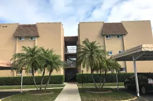 1310 Glen Oaks Dr E, Sarasota, FL 34232 - Photo 1