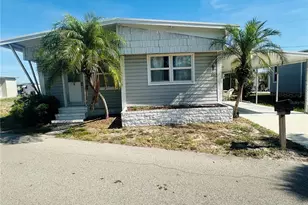 147 Maui Dr, Palmetto, FL 34221 - Photo 2