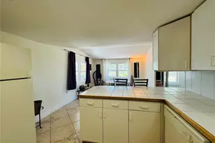 147 Maui Dr, Palmetto, FL 34221 - Photo 6