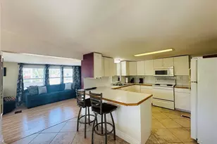 147 Maui Dr, Palmetto, FL 34221 - Photo 4