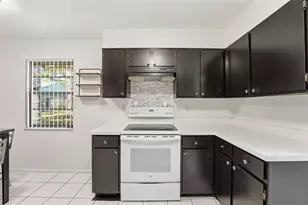 5080 Barrington Cir, Sarasota, FL 34234 - Photo 6