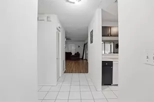 5080 Barrington Cir, Sarasota, FL 34234 - Photo 4