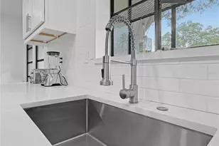 2026 Grove St, Sarasota, FL 34239 - Photo 8