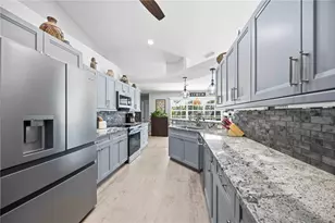 1052 W Truman St, Nokomis, FL 34275 - Photo 18