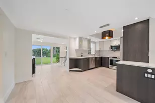 4271 Lago Way, Sarasota, FL 34241 - Photo 10