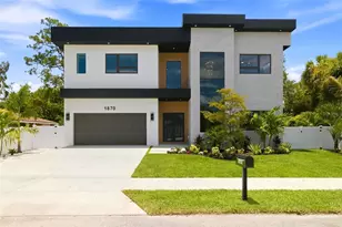 1870 Jasmine Dr, Sarasota, FL 34239 - Photo 2